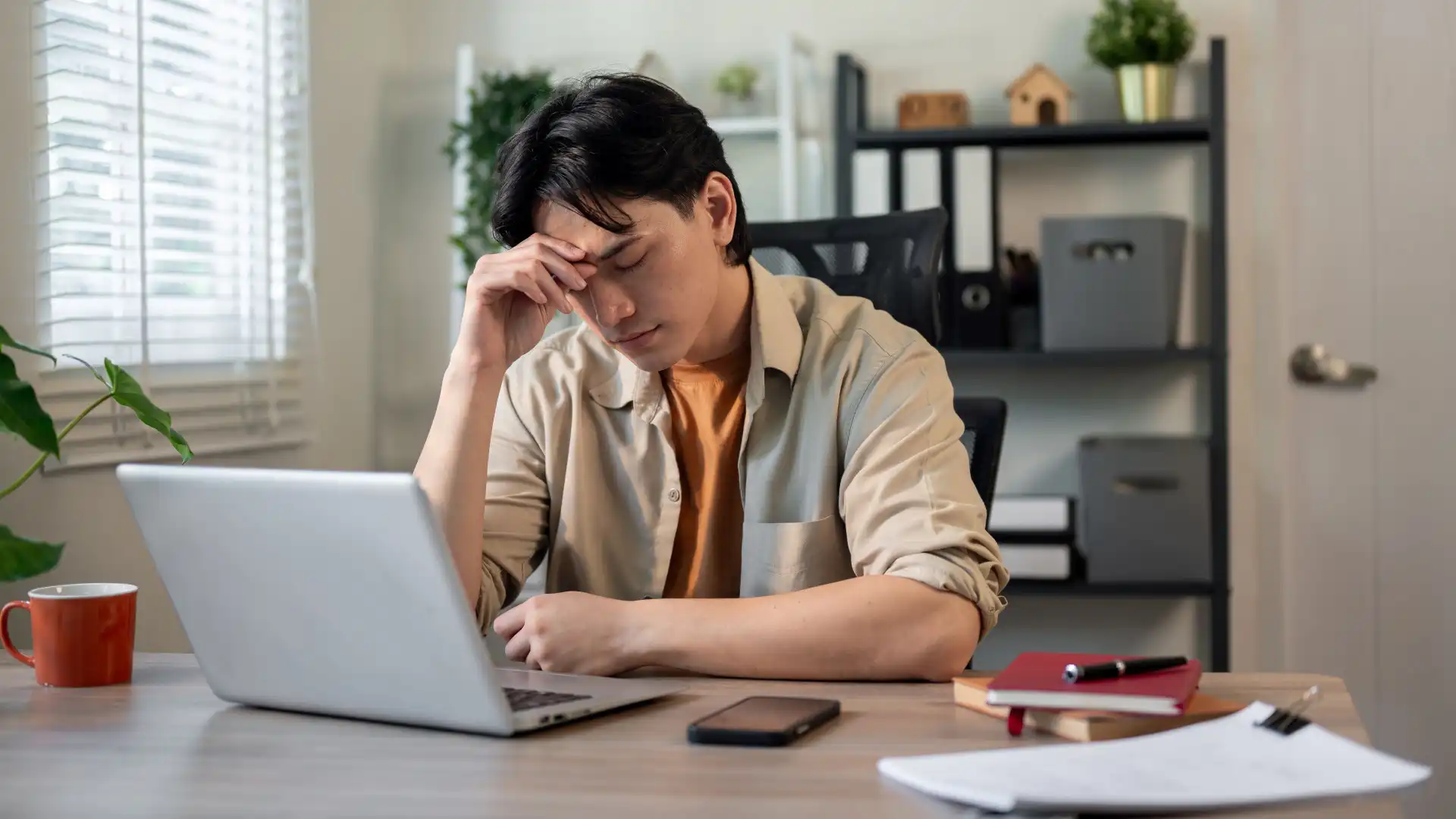 Ние сме тук сме тук - не се колебай да ни пишеш