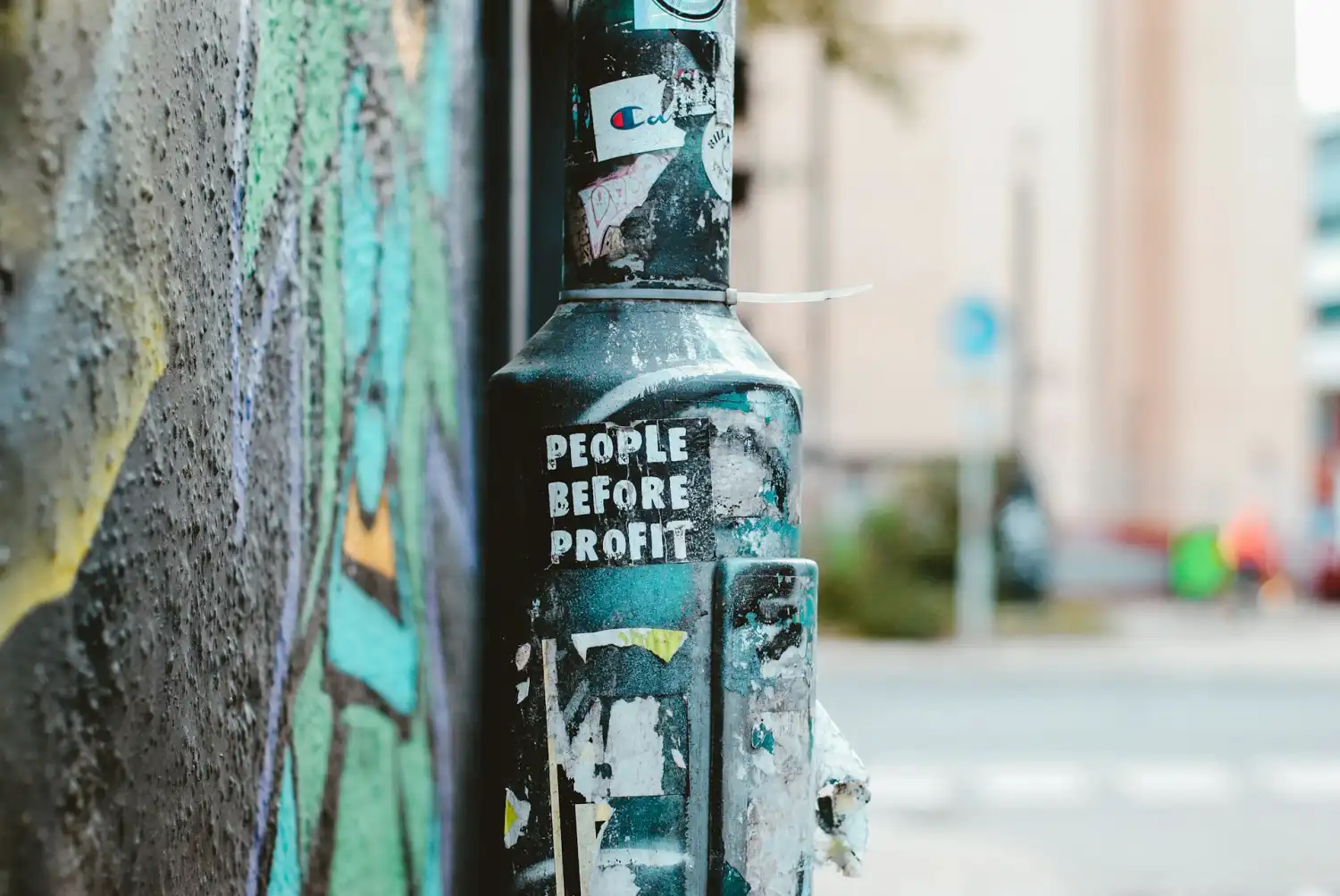 Стратегии за използване на социално доказателство в услугите ти