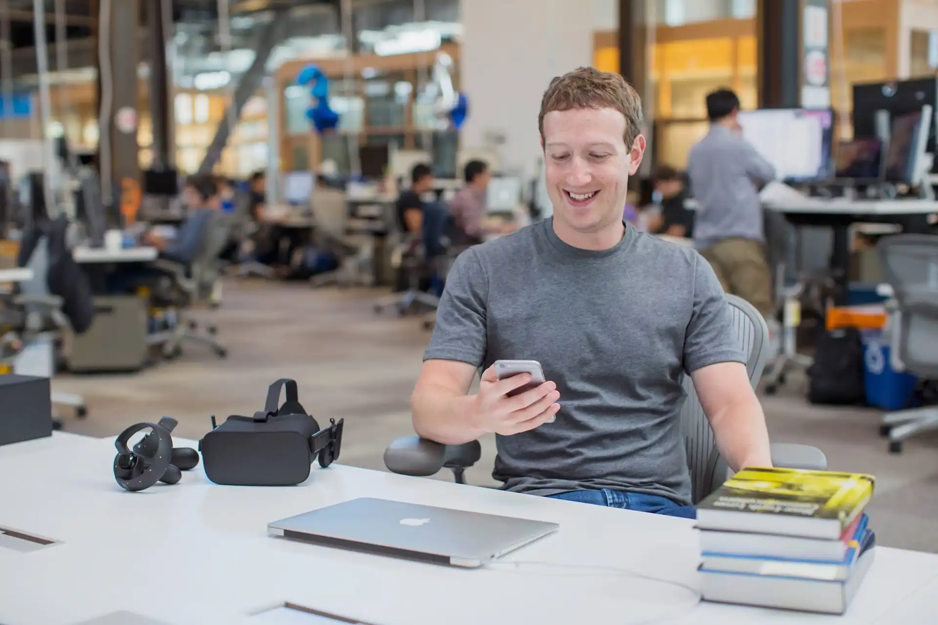 Директен контакт с екипа на Facebook